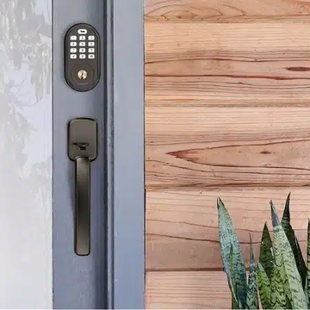 Yale YRD216-ZW2-0BP Assure Lock Smart Keypad Deadbolt with Z-Wave Plus, Oil Rubbed - Image 4